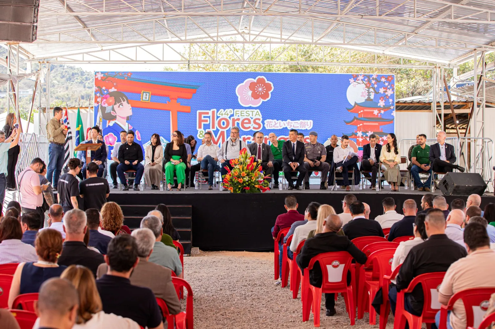Cerimônia de abertura da 44ª Festa de Flores e Morangos de Atibaia reúne diversas autoridades e inaugura novo Torii
